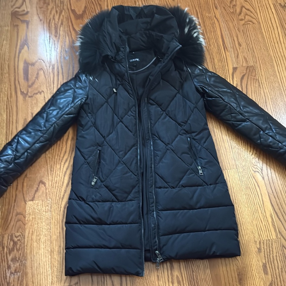 Women’s OOKPIK down black coat size S